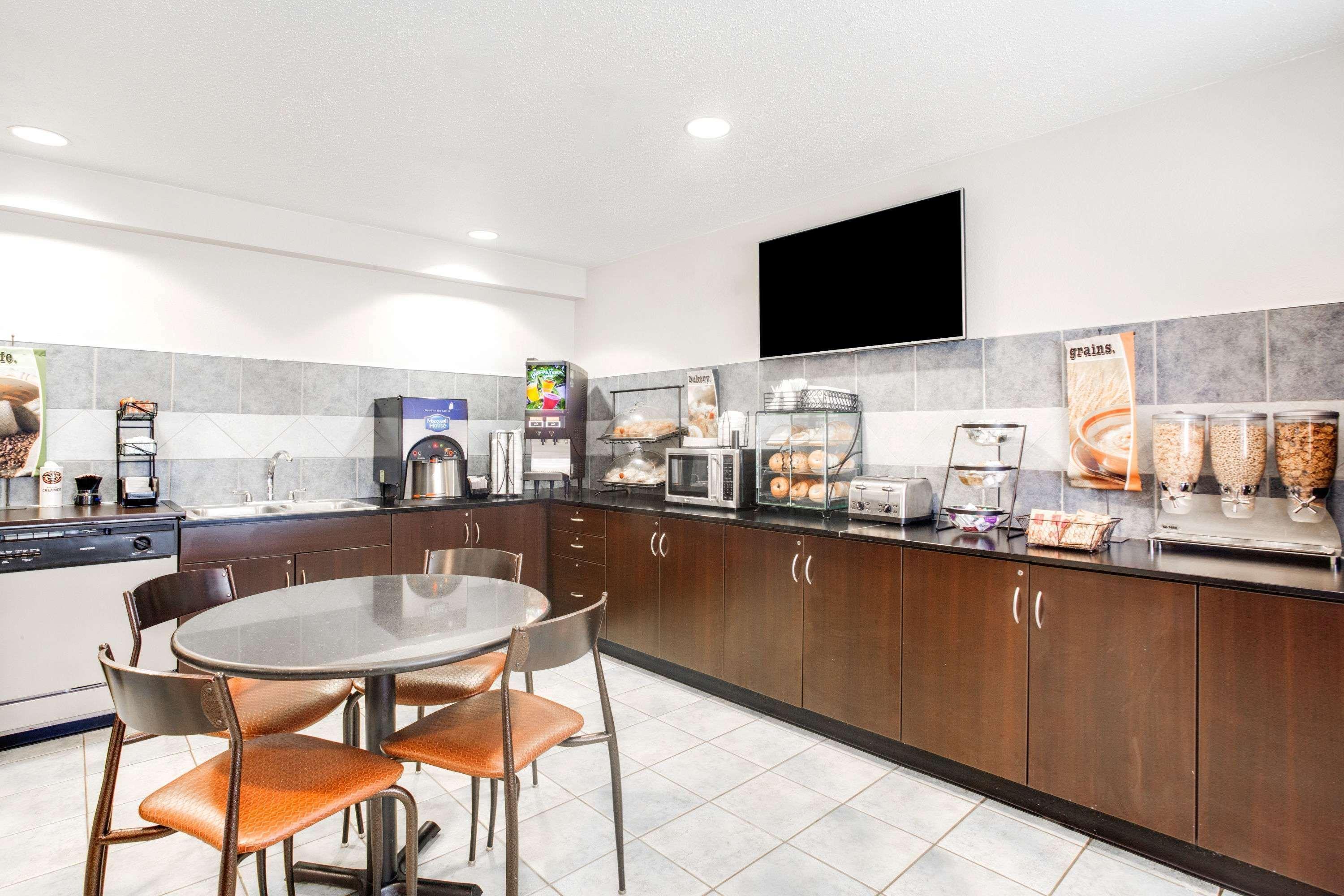 Microtel Inn & Suites Bath Luaran gambar