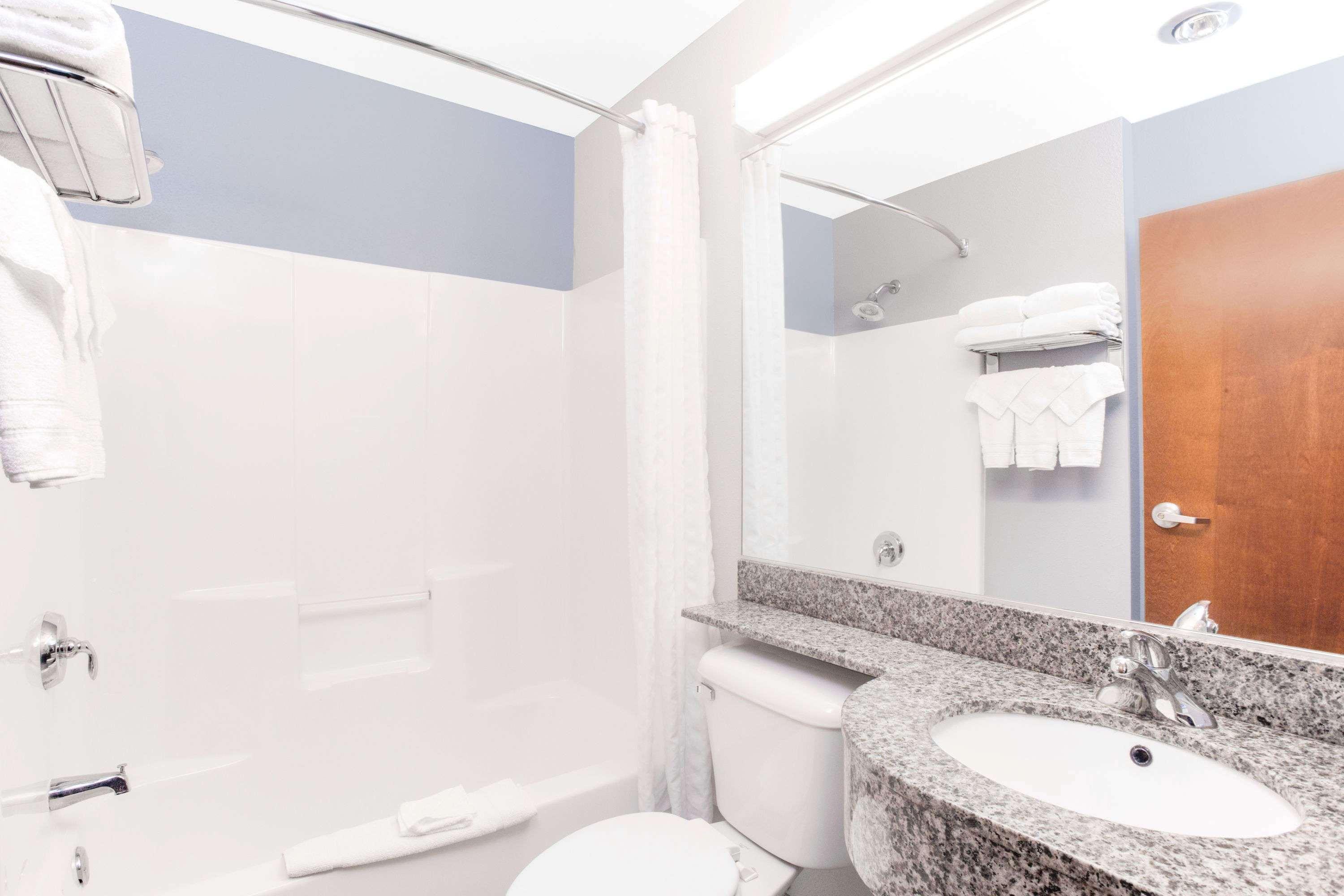 Microtel Inn & Suites Bath Luaran gambar