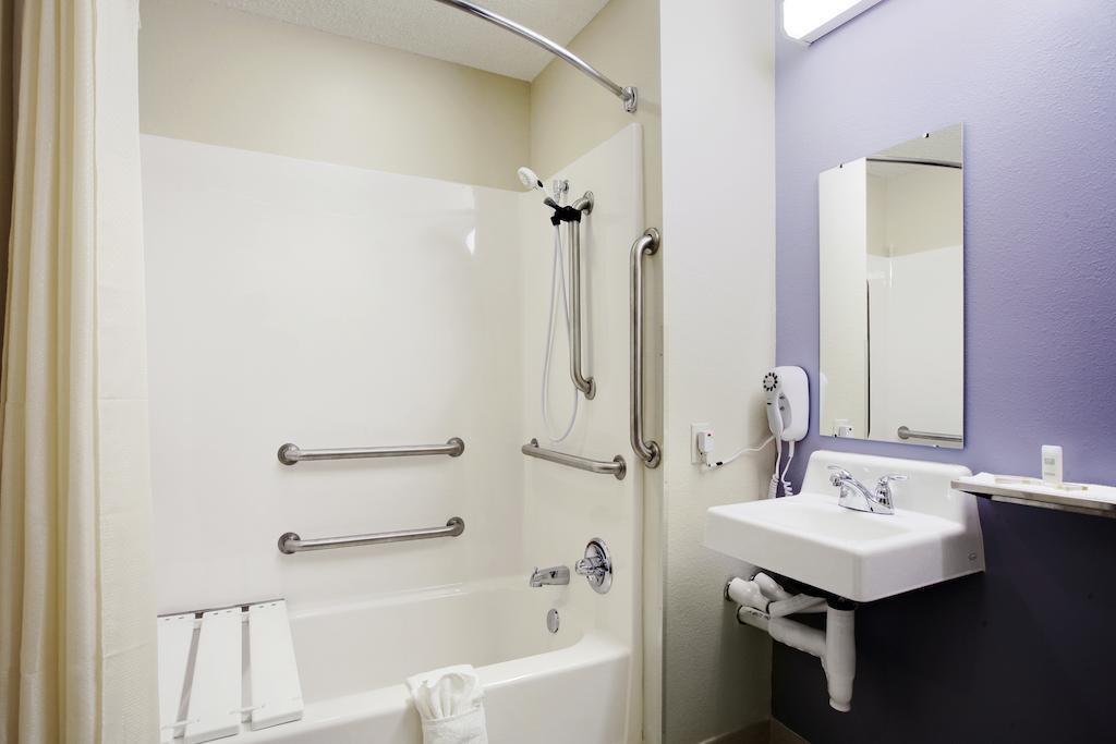 Microtel Inn & Suites Bath Bilik gambar