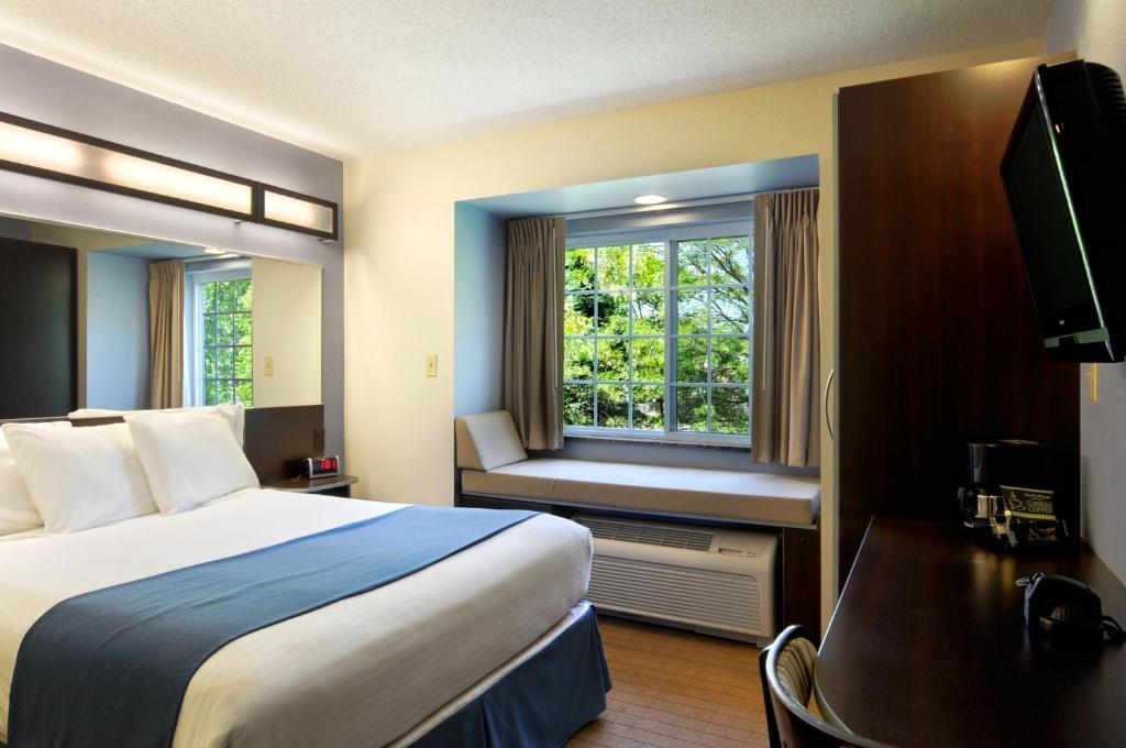 Microtel Inn & Suites Bath Bilik gambar